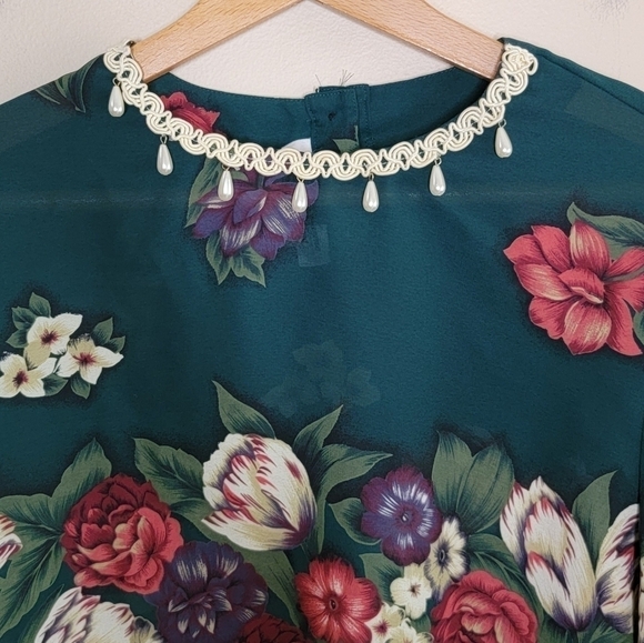Vintage Laura & Jayne Collection | Floral Blouse with Faux Pearl Detail - Picture 4 of 6